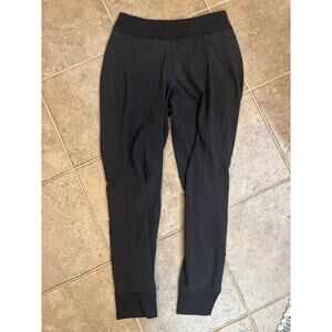 Athleta Soho 4 Pull On Jogger Black Pants Athleisure Zip Pockets Lightweight